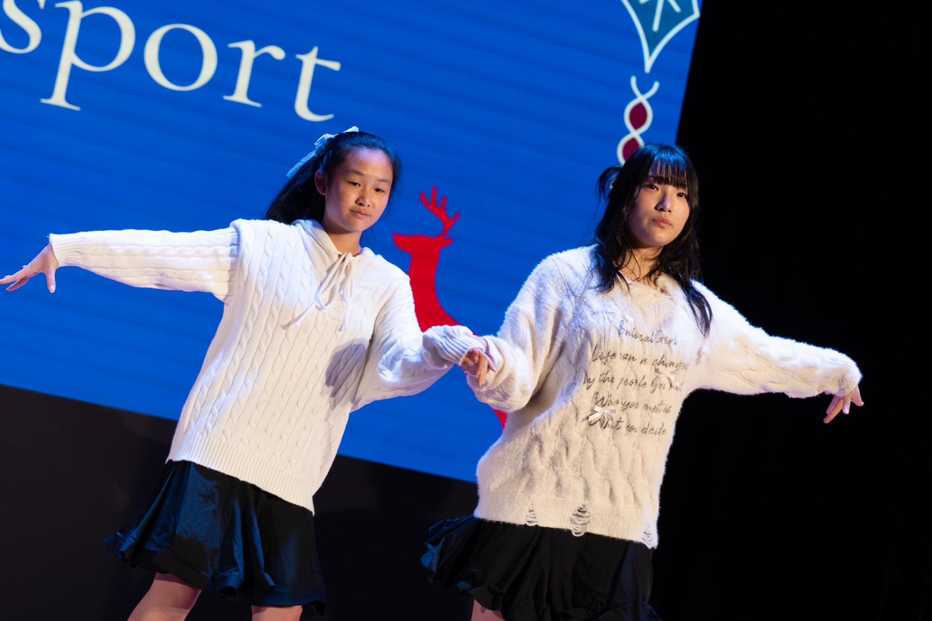 25-26 Christmas Show46 25-26 Christmas Show-46