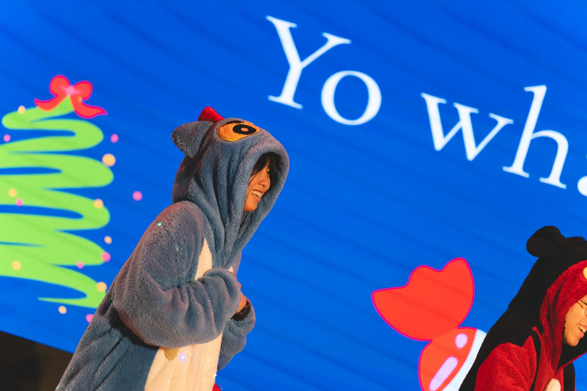 25-26 Christmas Show106 25-26 Christmas Show-106