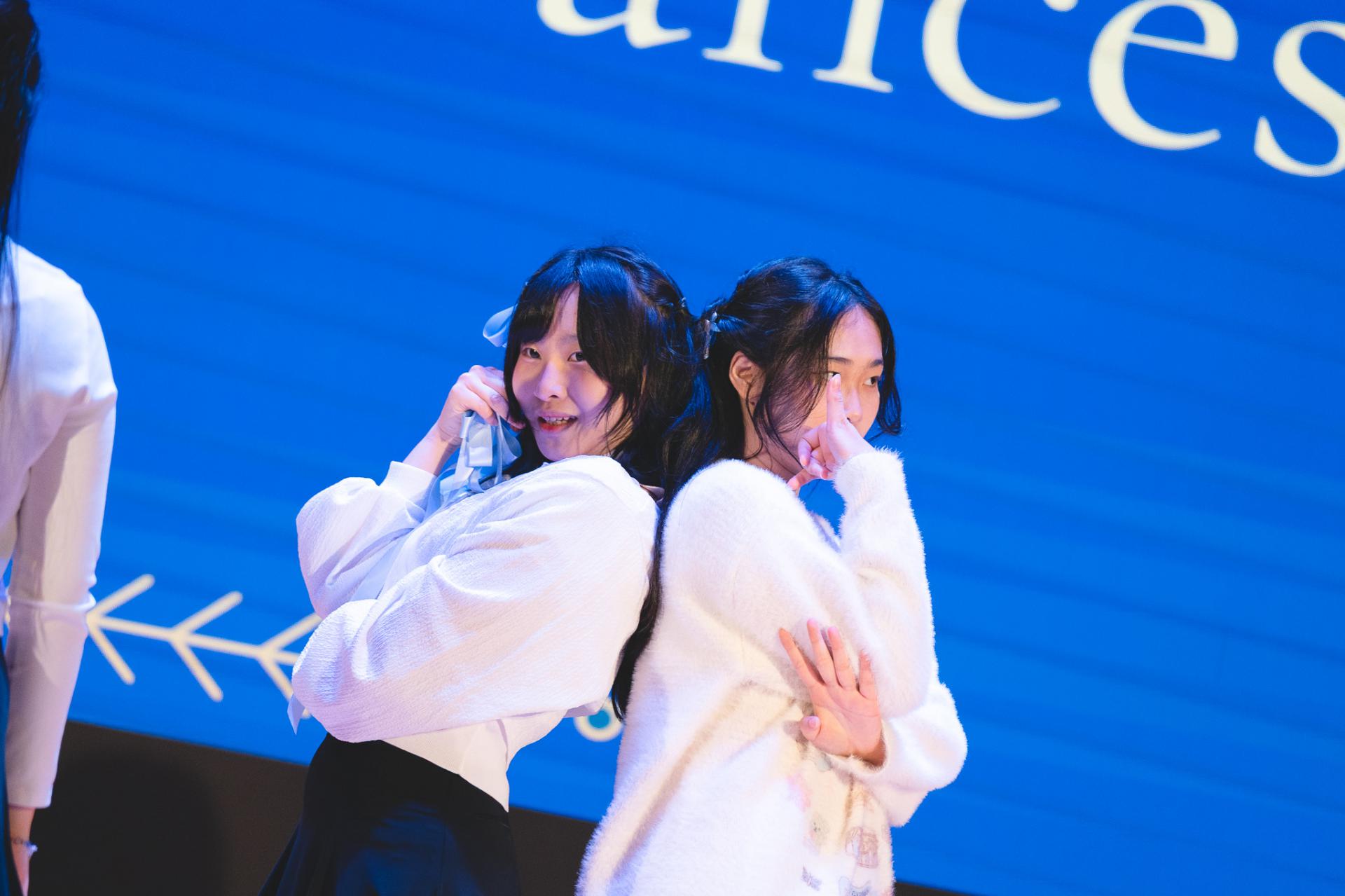 25-26 Christmas Show61 25-26 Christmas Show-61