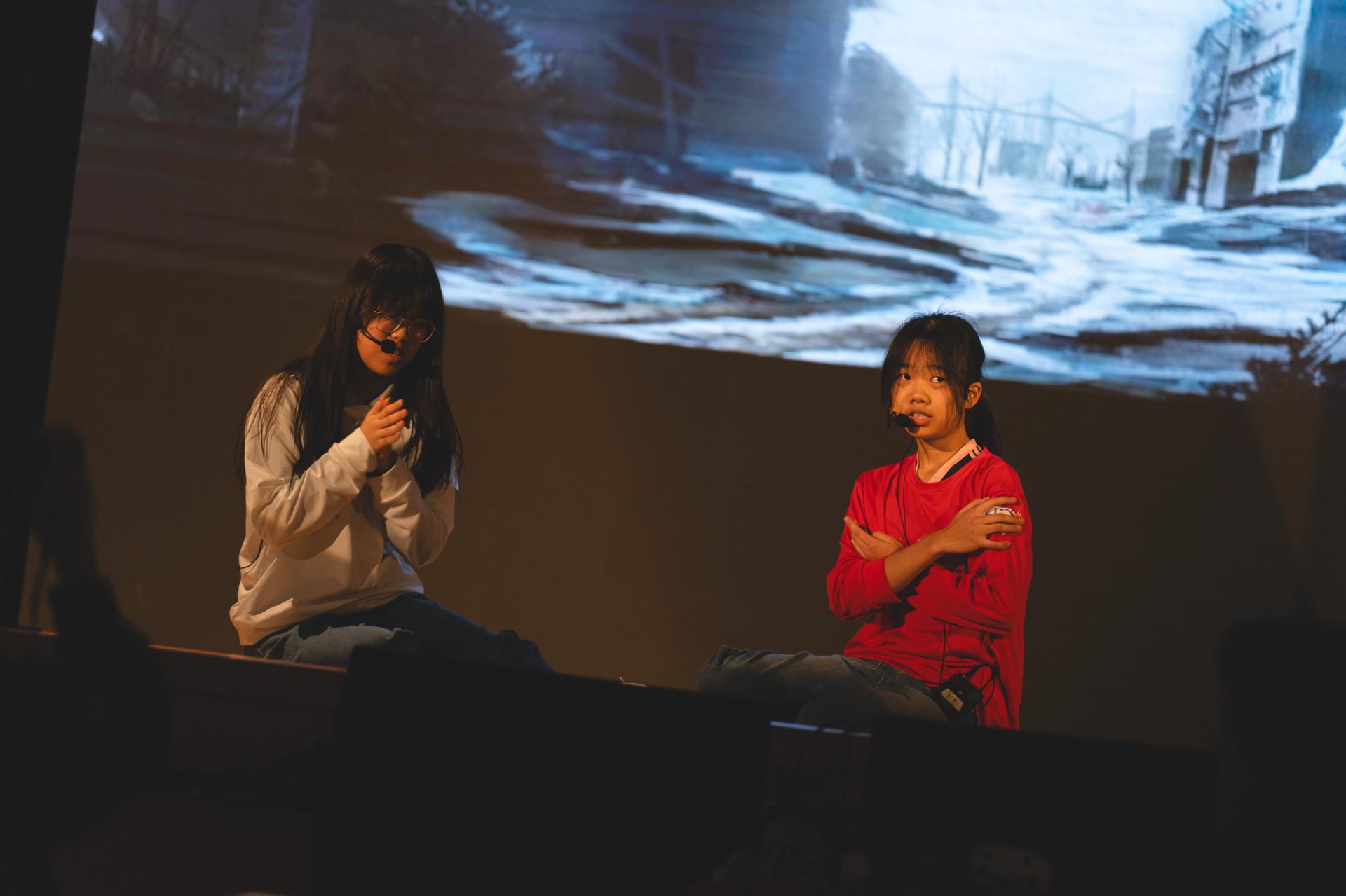 25-26 Christmas Show31 25-26 Christmas Show-31