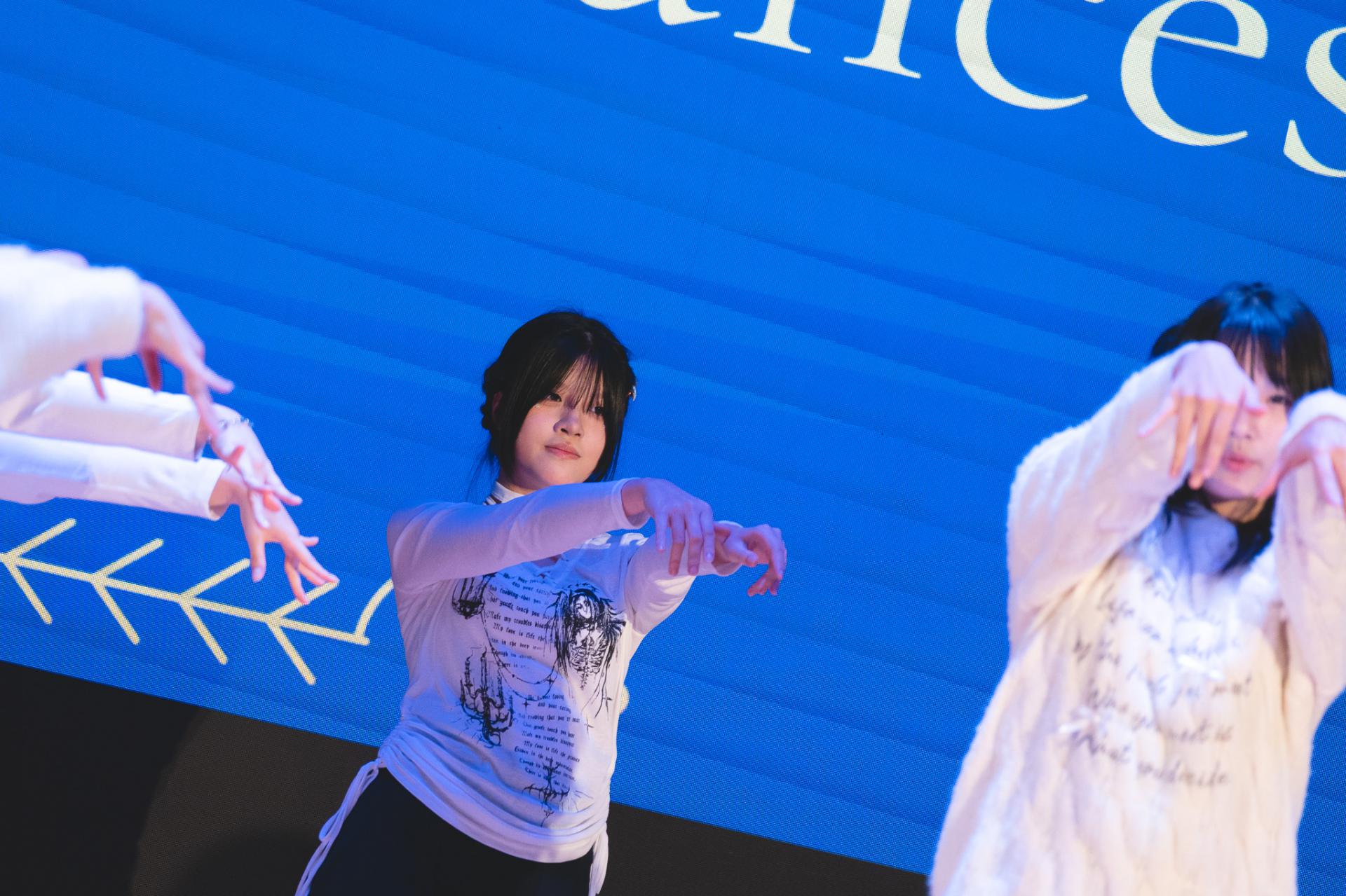 25-26 Christmas Show52 25-26 Christmas Show-52