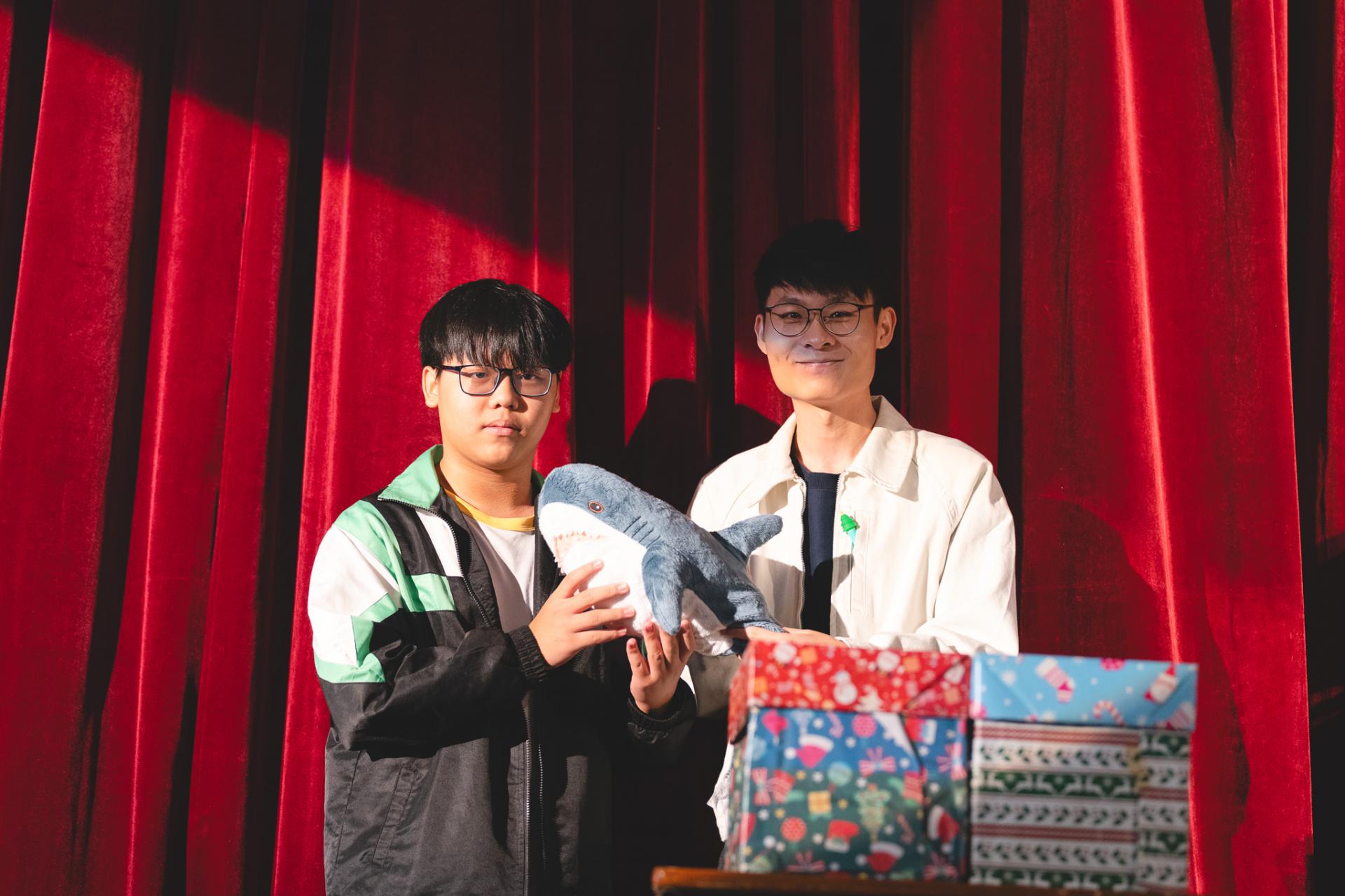 25-26 Christmas Show26 25-26 Christmas Show-26