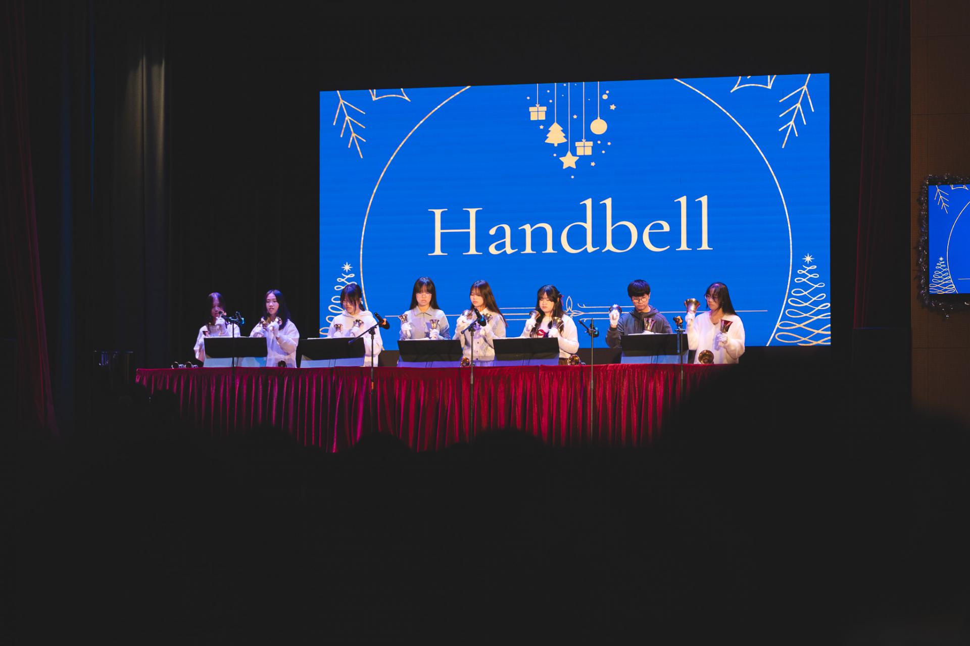 25-26 Christmas Show1 25-26 Christmas Show-1