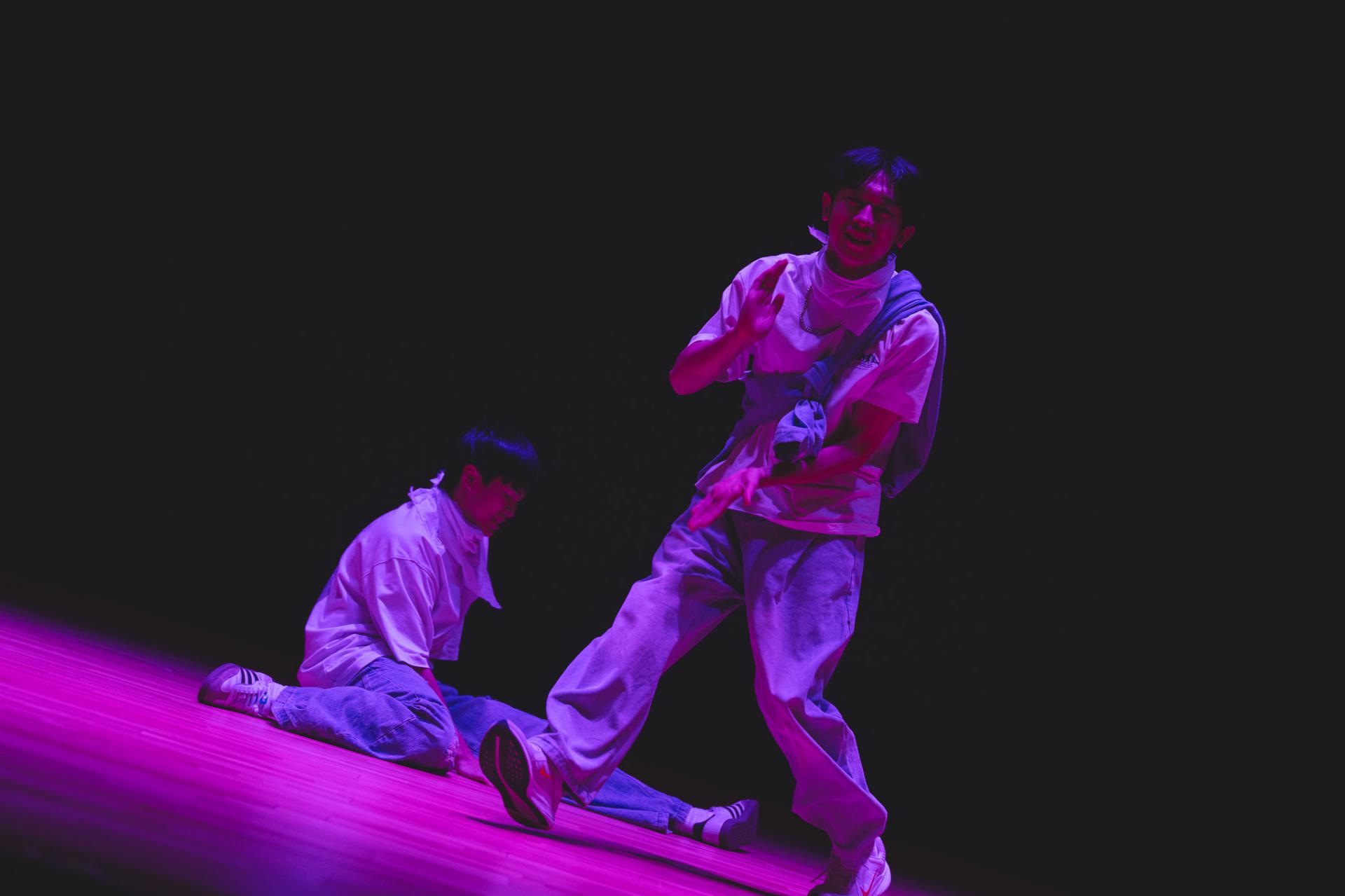 25-26 Christmas Show121 25-26 Christmas Show-121