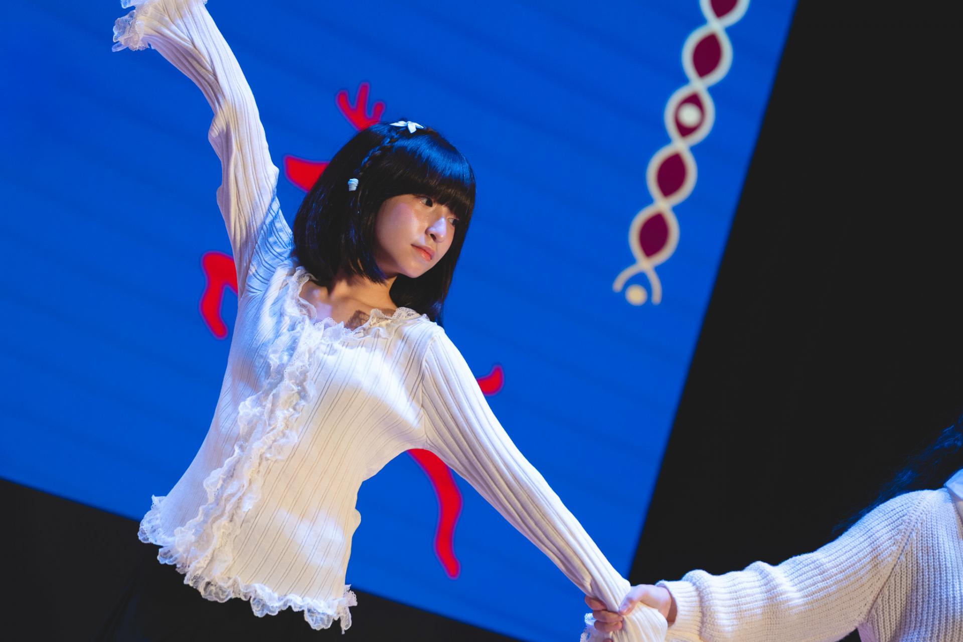 25-26 Christmas Show48 25-26 Christmas Show-48