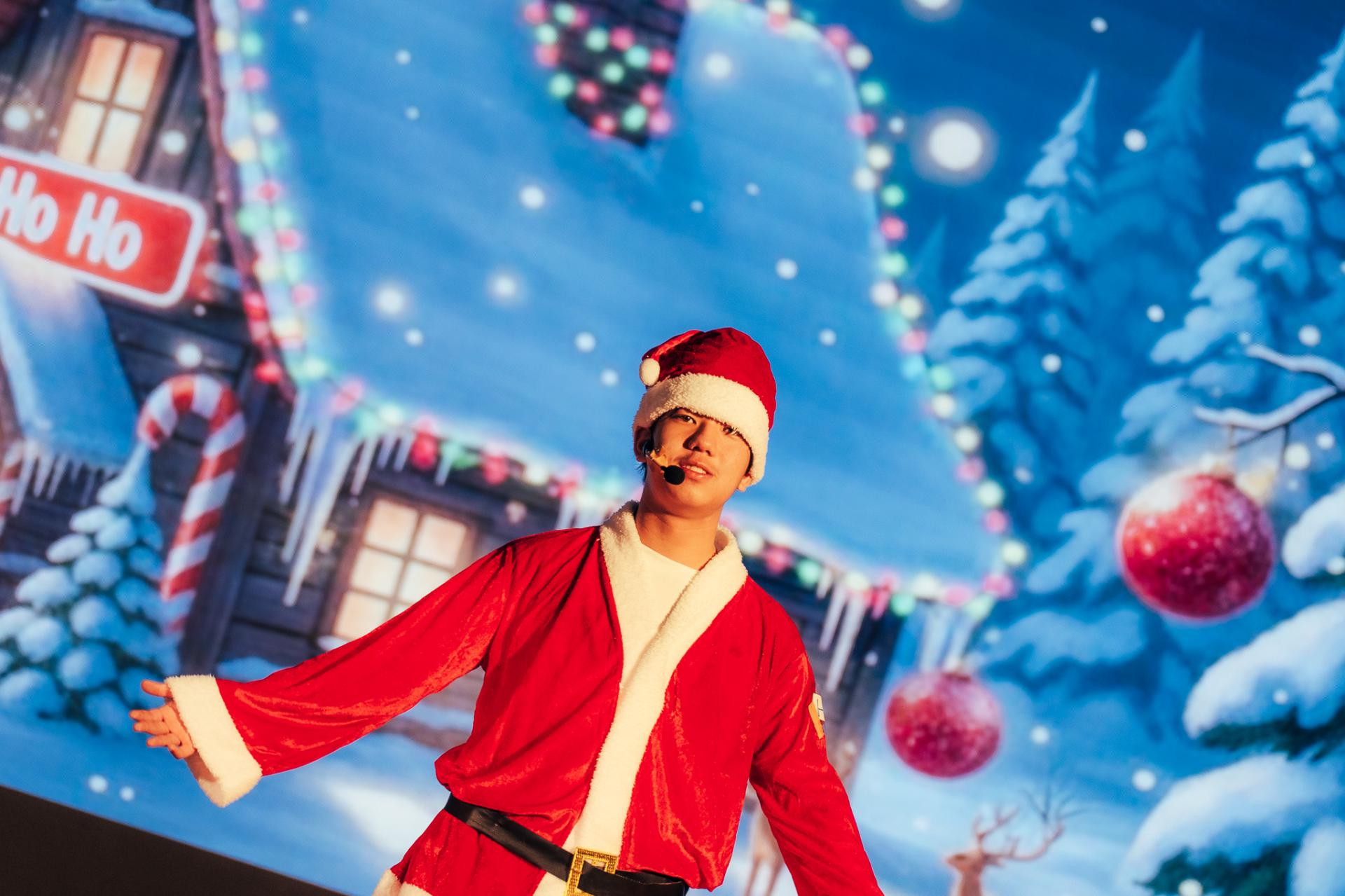 25-26 Christmas Show34 25-26 Christmas Show-34