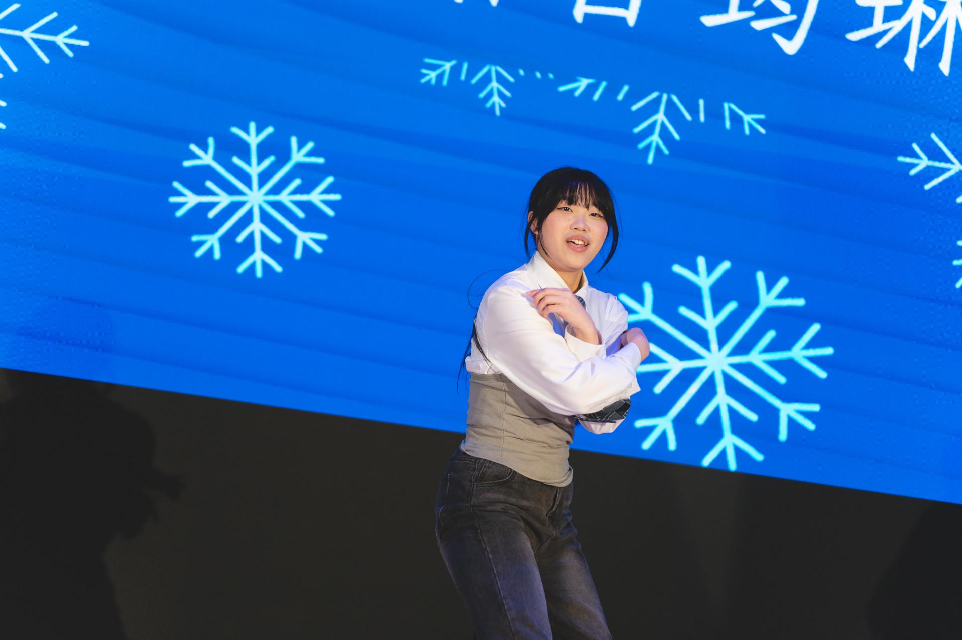 25-26 Christmas Show87 25-26 Christmas Show-87