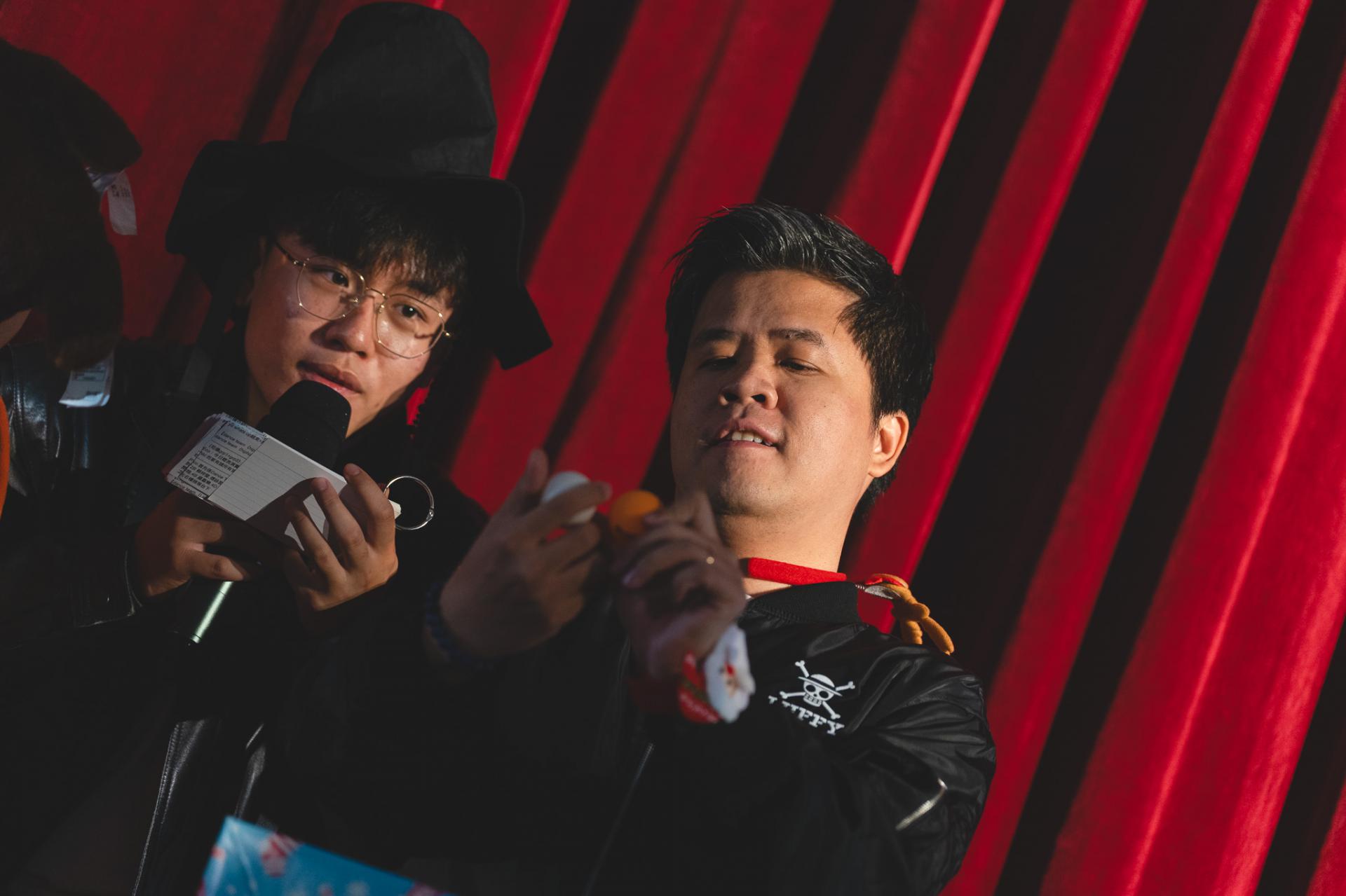 25-26 Christmas Show94 25-26 Christmas Show-94