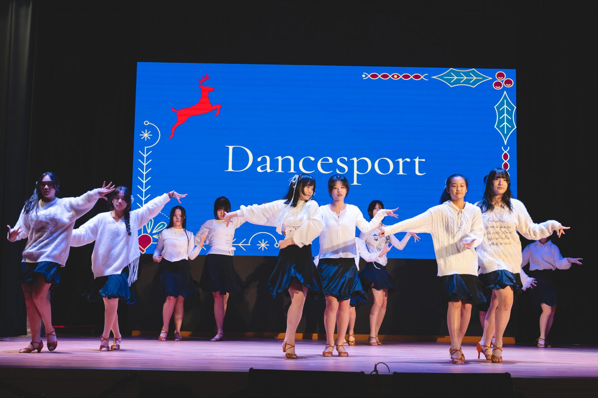 25-26 Christmas Show51 25-26 Christmas Show-51