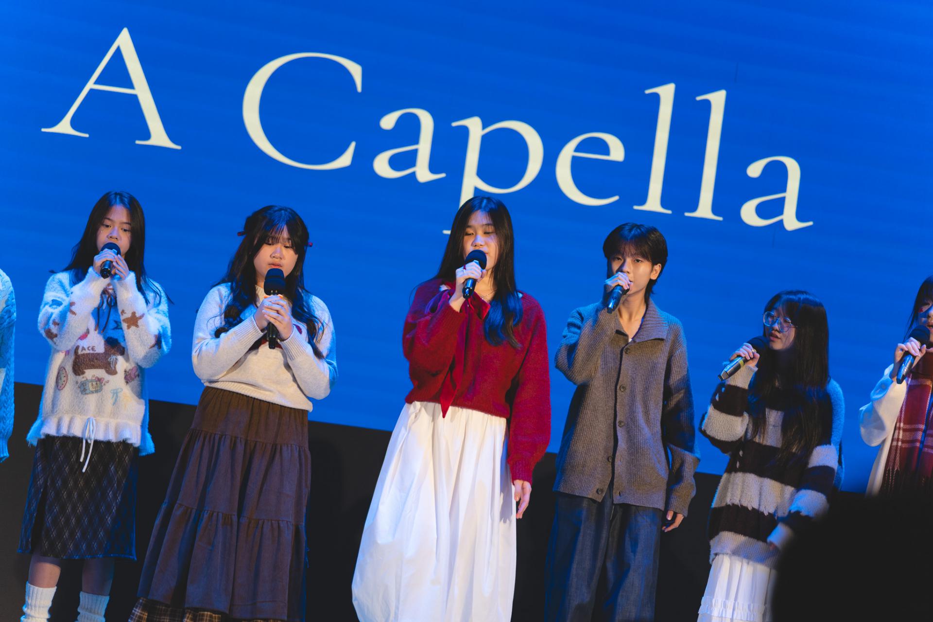 25-26 Christmas Show18 25-26 Christmas Show-18