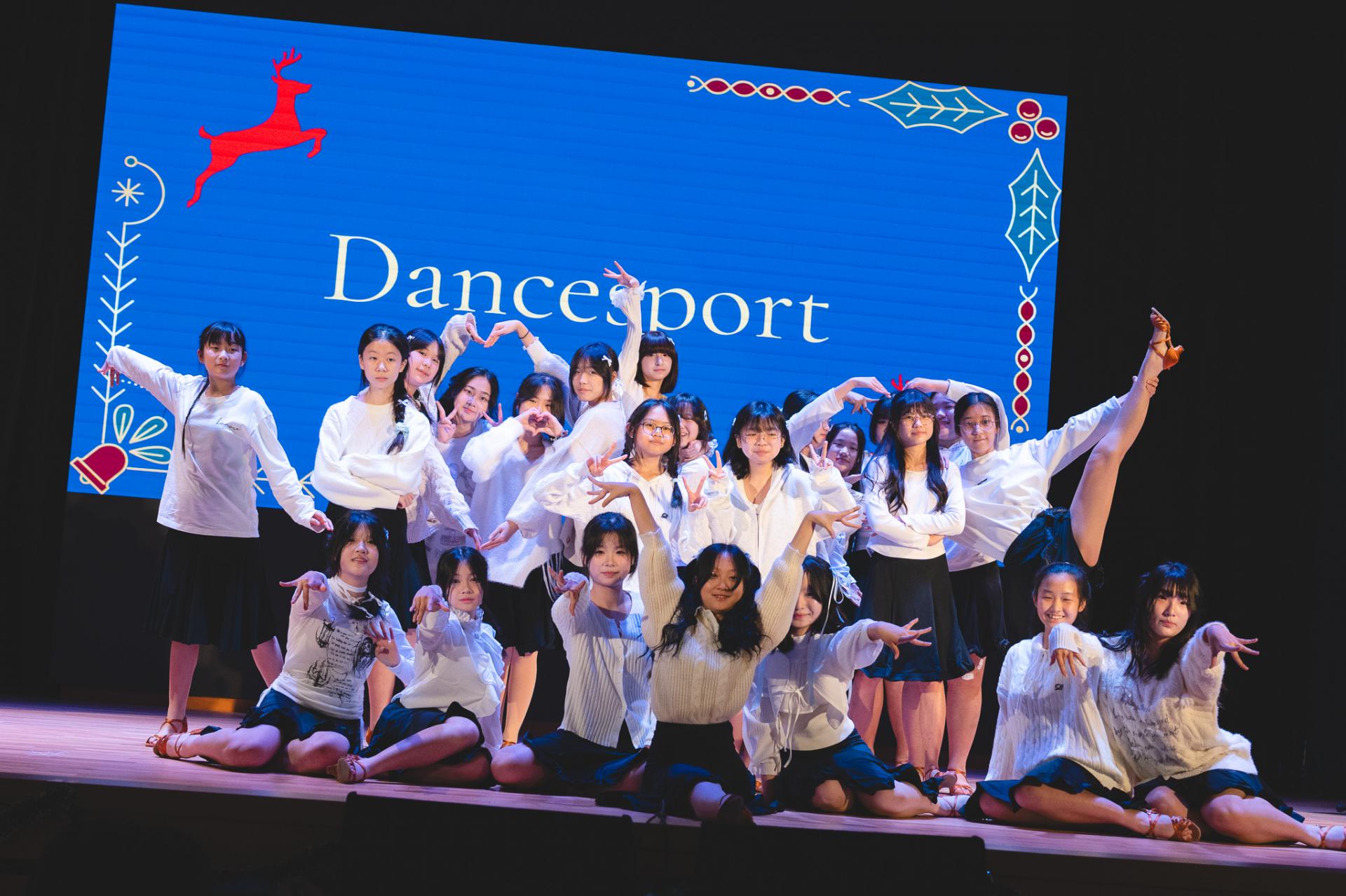 25-26 Christmas Show77 25-26 Christmas Show-77