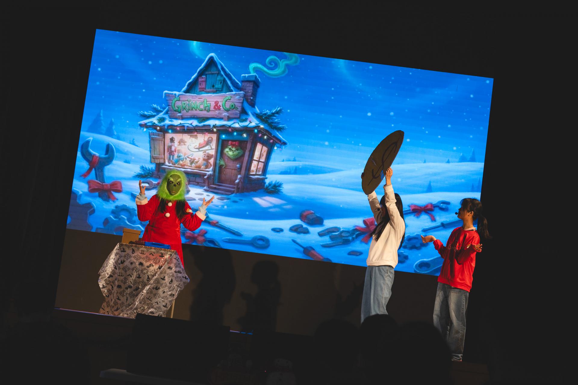 25-26 Christmas Show42 25-26 Christmas Show-42