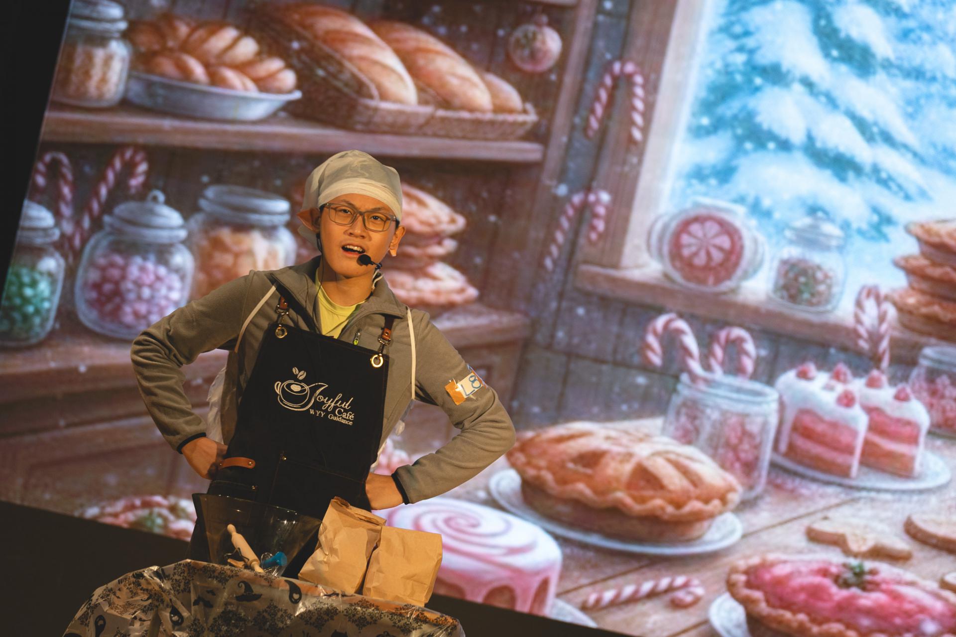 25-26 Christmas Show38 25-26 Christmas Show-38