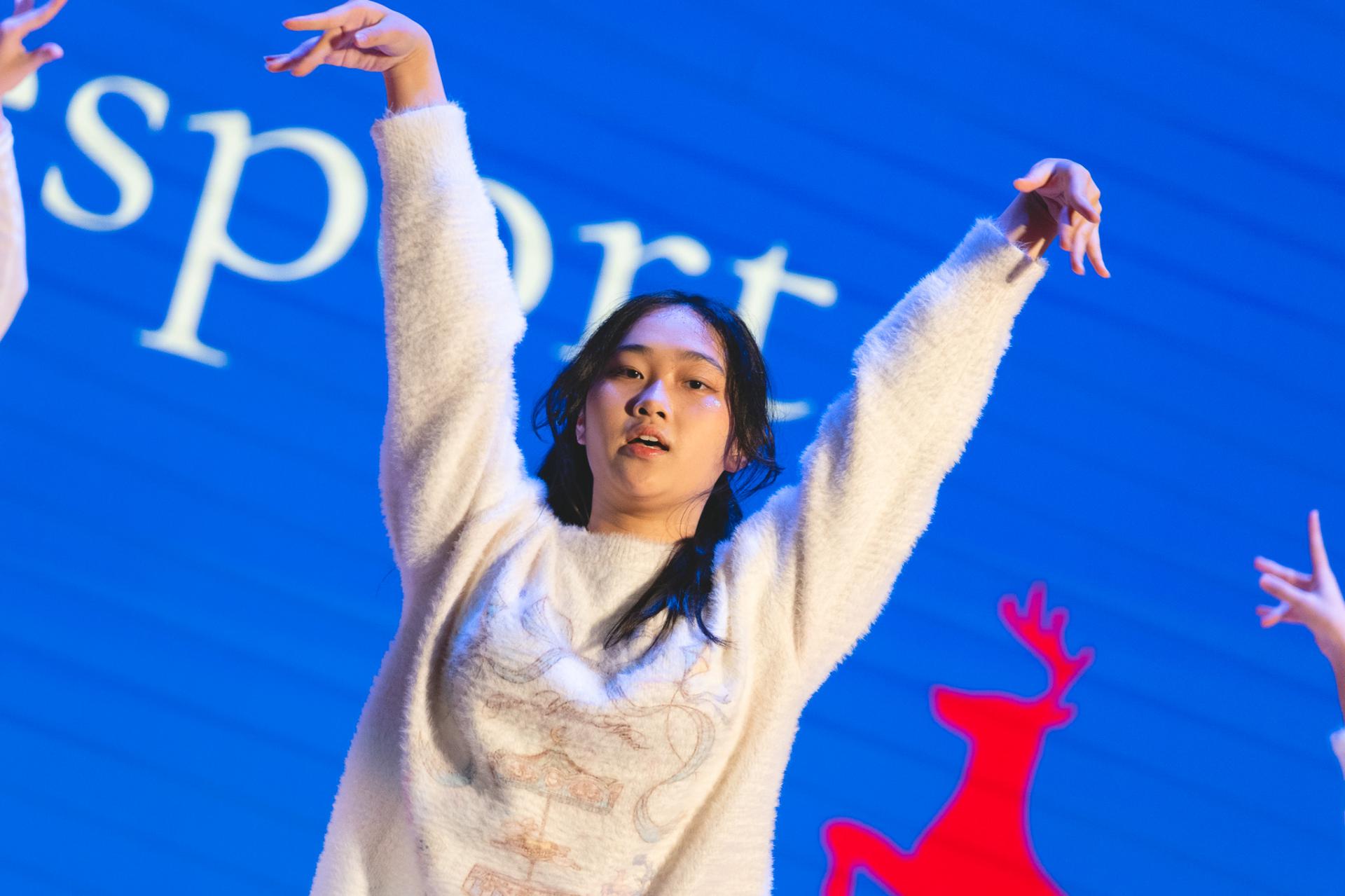 25-26 Christmas Show62 25-26 Christmas Show-62