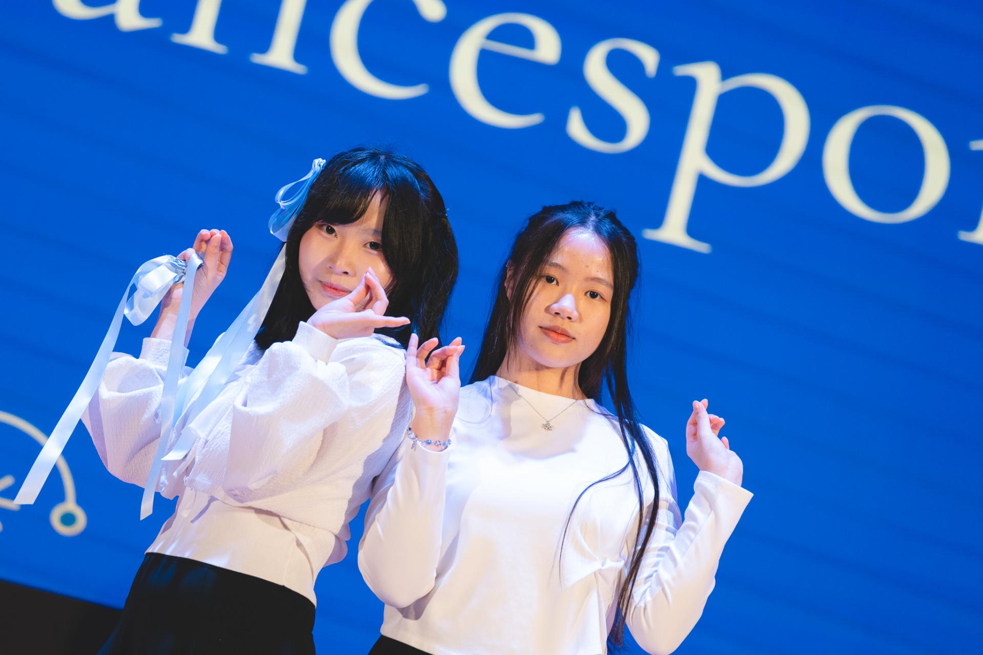 25-26 Christmas Show57 25-26 Christmas Show-57