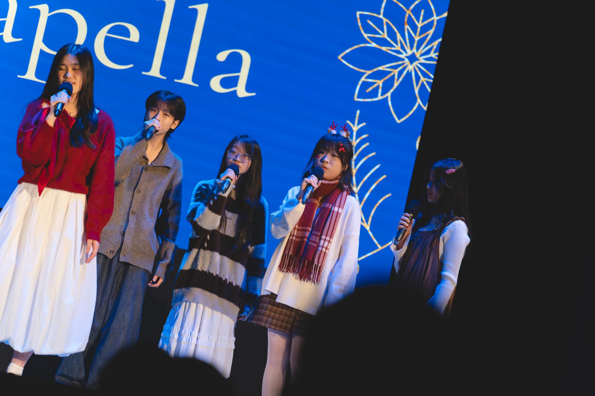 25-26 Christmas Show20 25-26 Christmas Show-20