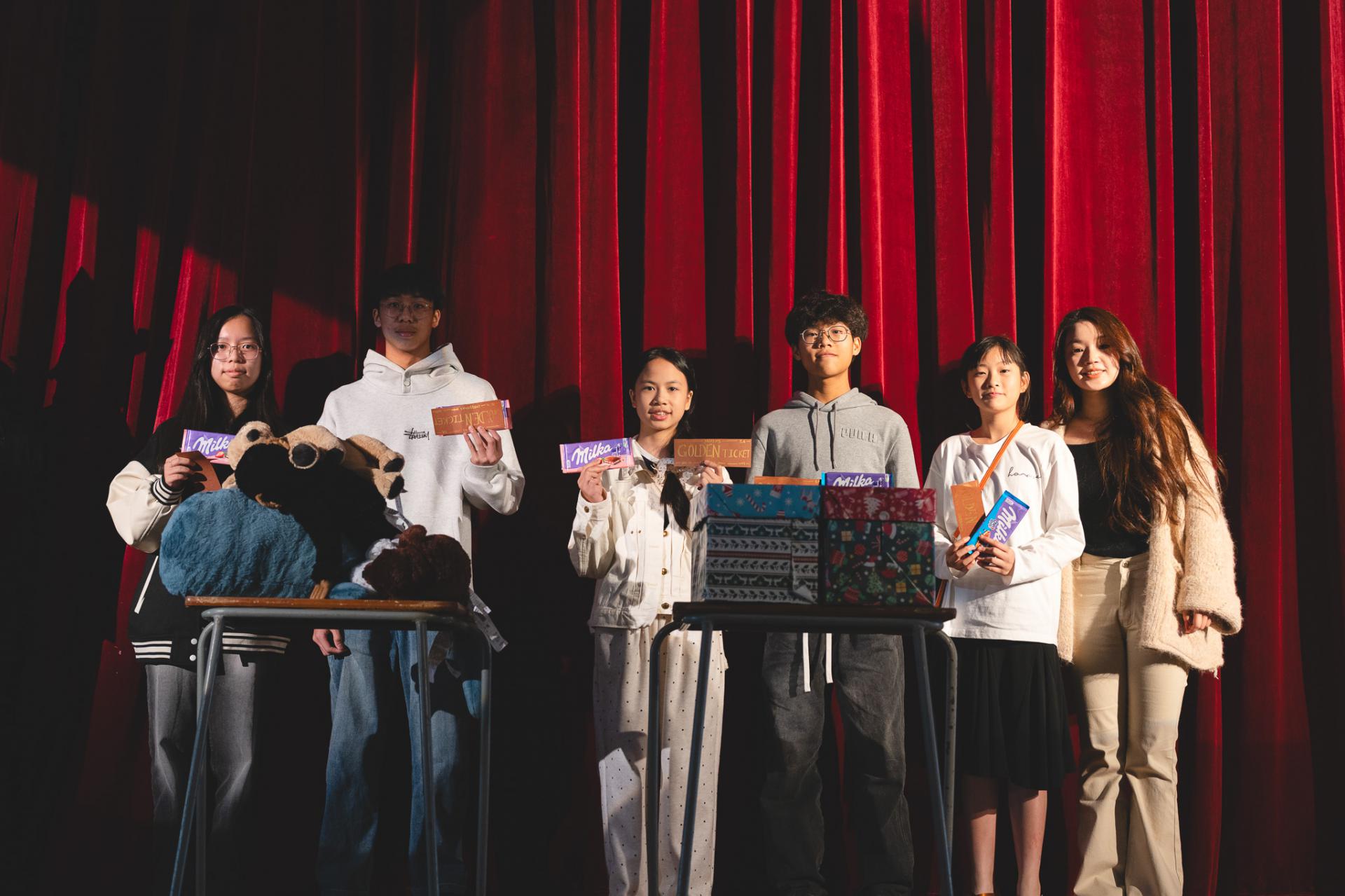 25-26 Christmas Show98 25-26 Christmas Show-98