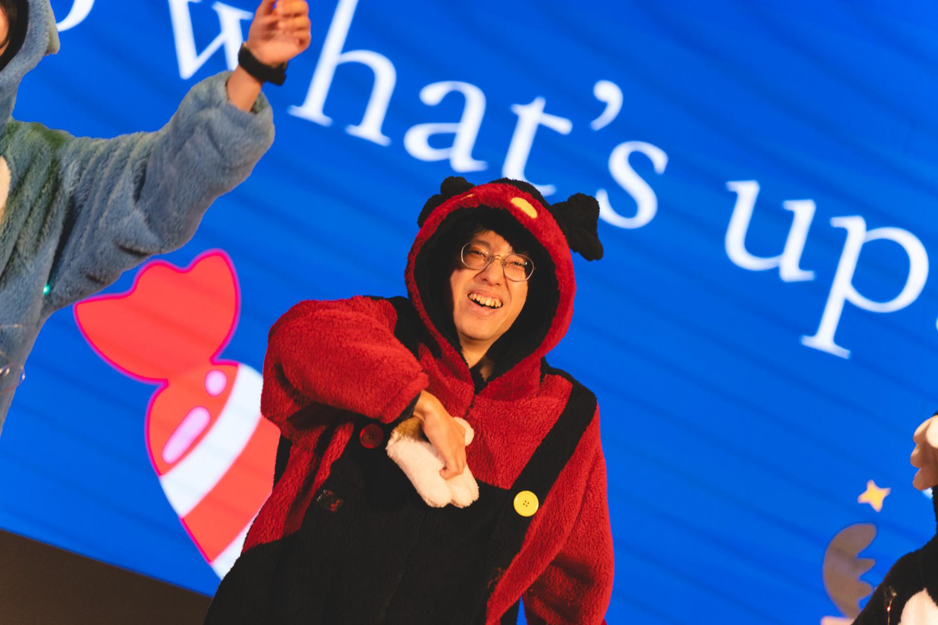 25-26 Christmas Show109 25-26 Christmas Show-109