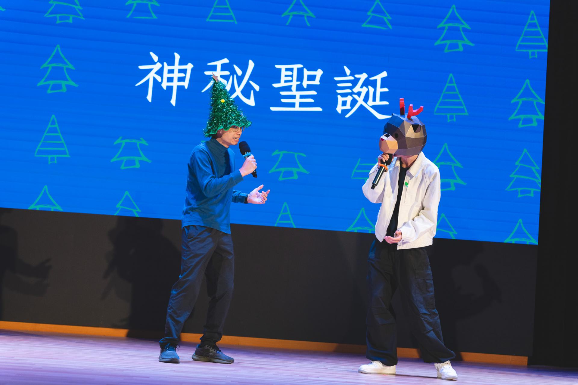 25-26 Christmas Show81 25-26 Christmas Show-81