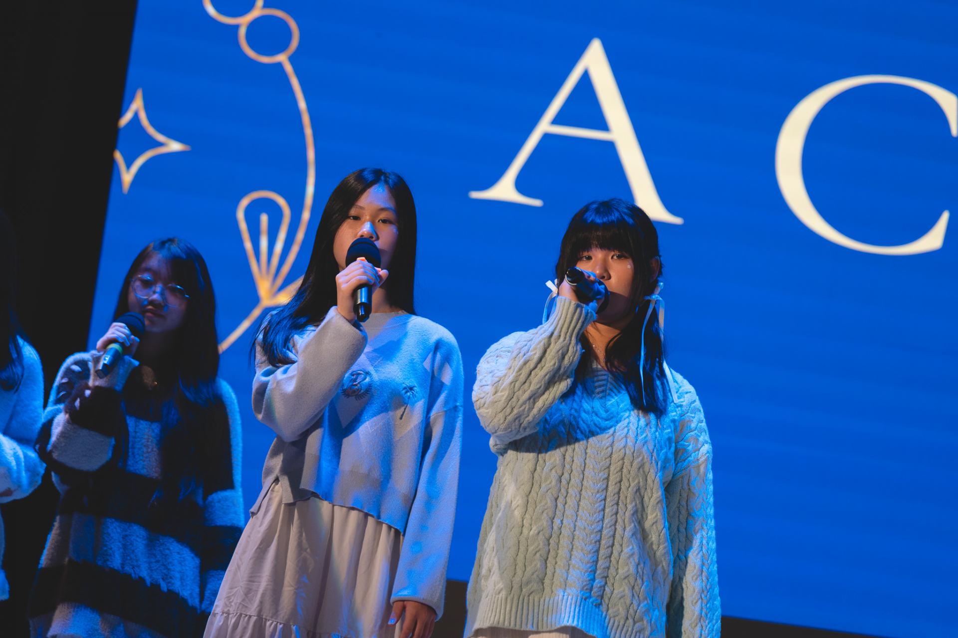 25-26 Christmas Show33 25-26 Christmas Show-33