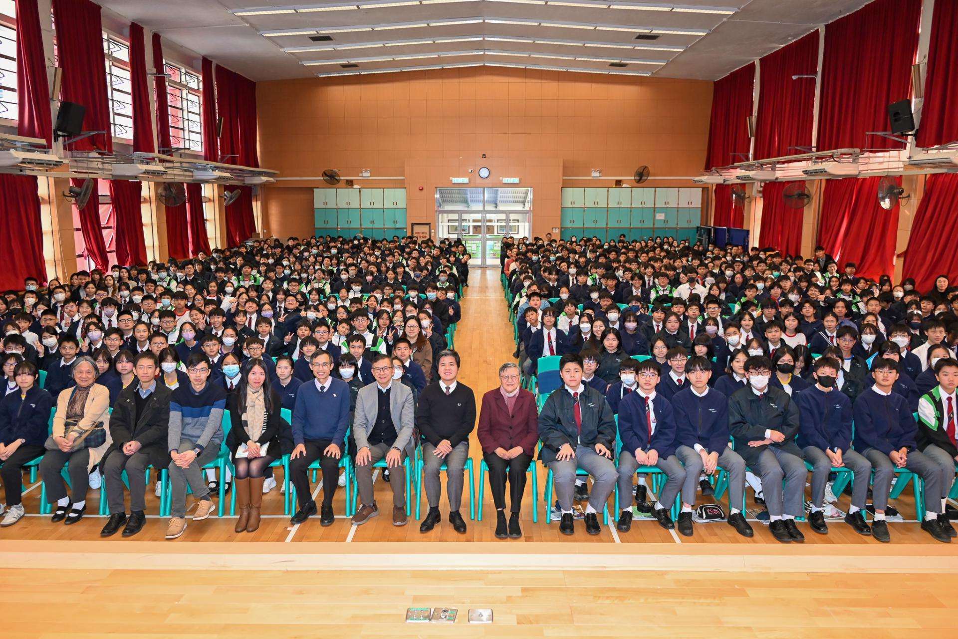 Mrs. Rita Fan Hsu Lai-tai Visits the School to Share – Theme: The Story of China's Poverty Alleviation16 Mrs. Rita Fan Hsu Lai-tai Visits the School to Share – Theme: The Story of China's Poverty Alleviation-16
