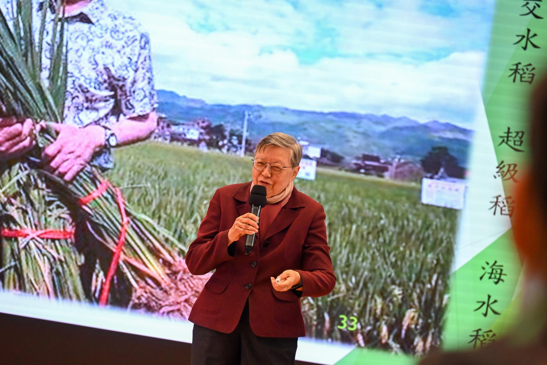 Mrs. Rita Fan Hsu Lai-tai Visits the School to Share – Theme: The Story of China's Poverty Alleviation18 Mrs. Rita Fan Hsu Lai-tai Visits the School to Share – Theme: The Story of China's Poverty Alleviation-18