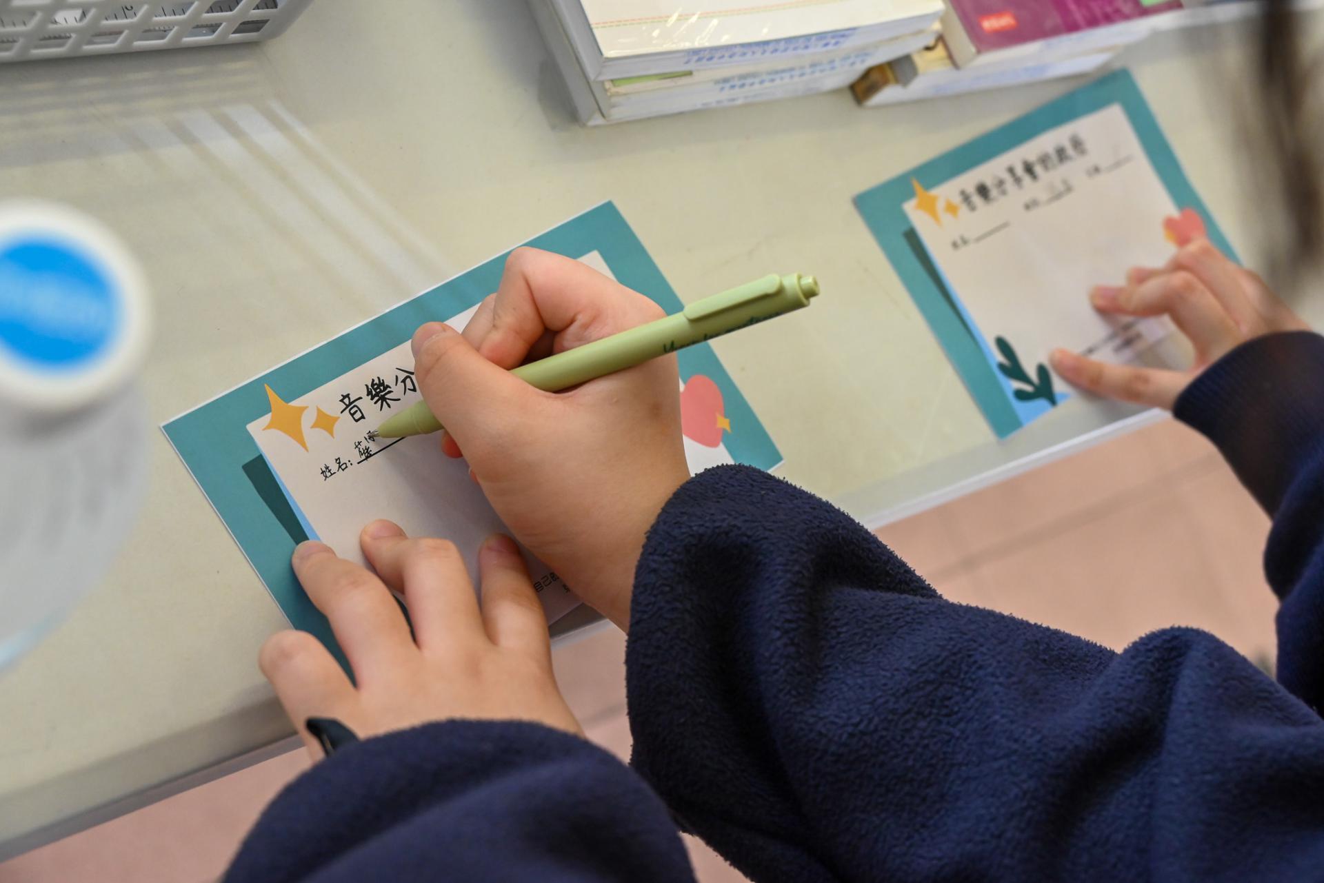 Life Education Unit and School Library—Melodies of Hope: Soaring Beyond the Night Music Sharing Session21 Life Education Unit and School Library—Melodies of Hope: Soaring Beyond the Night Music Sharing Session-21