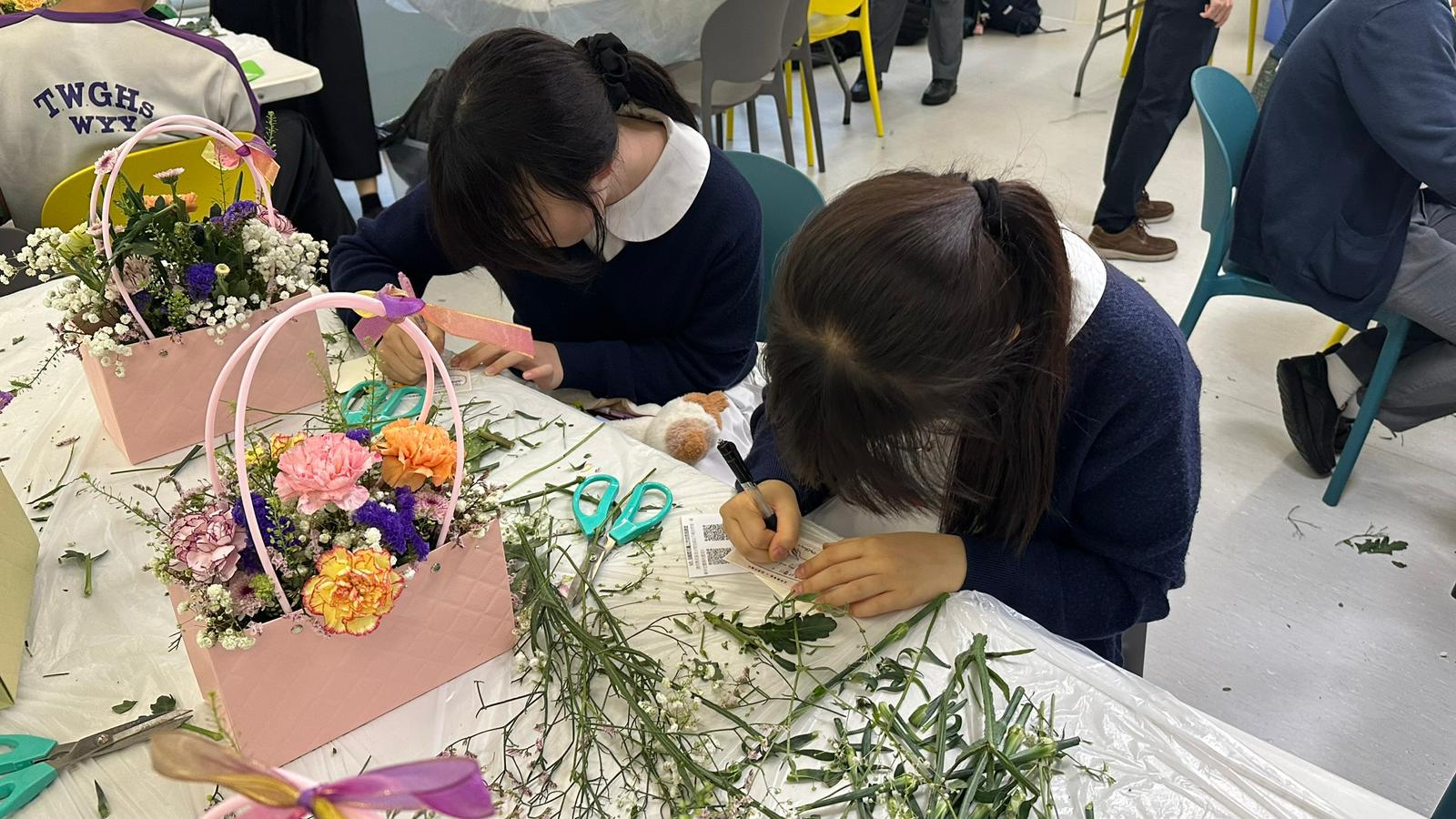 Mother's Day Flower Arrangement Workshop7 Mother's Day Flower Arrangement Workshop-7