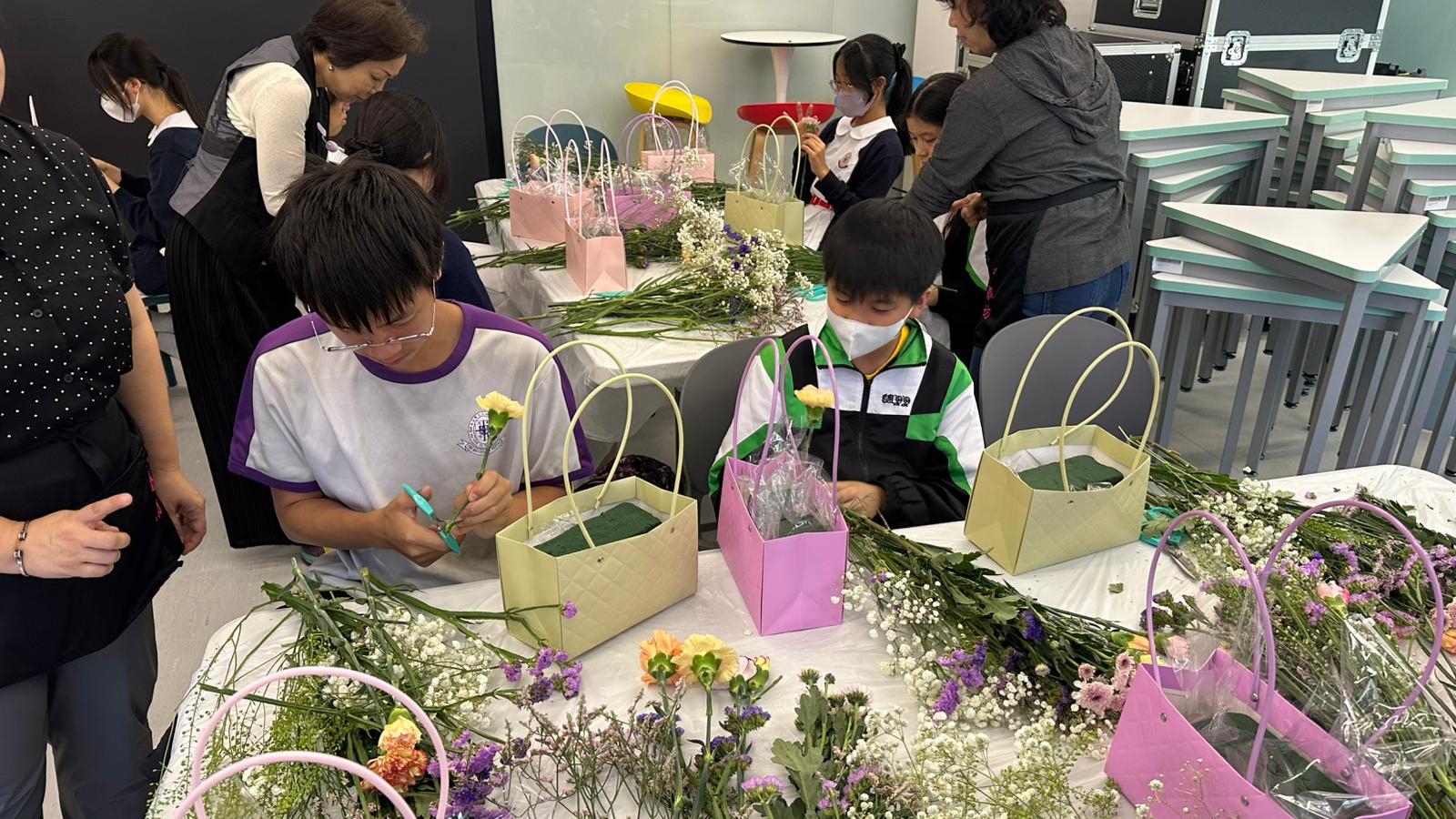 Mother's Day Flower Arrangement Workshop45 Mother's Day Flower Arrangement Workshop-45