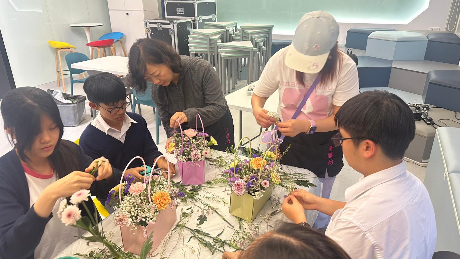 Mother's Day Flower Arrangement Workshop39 Mother's Day Flower Arrangement Workshop-39