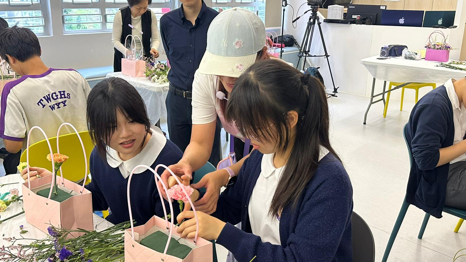 Mother's Day Flower Arrangement Workshop0 Mother's Day Flower Arrangement Workshop-0
