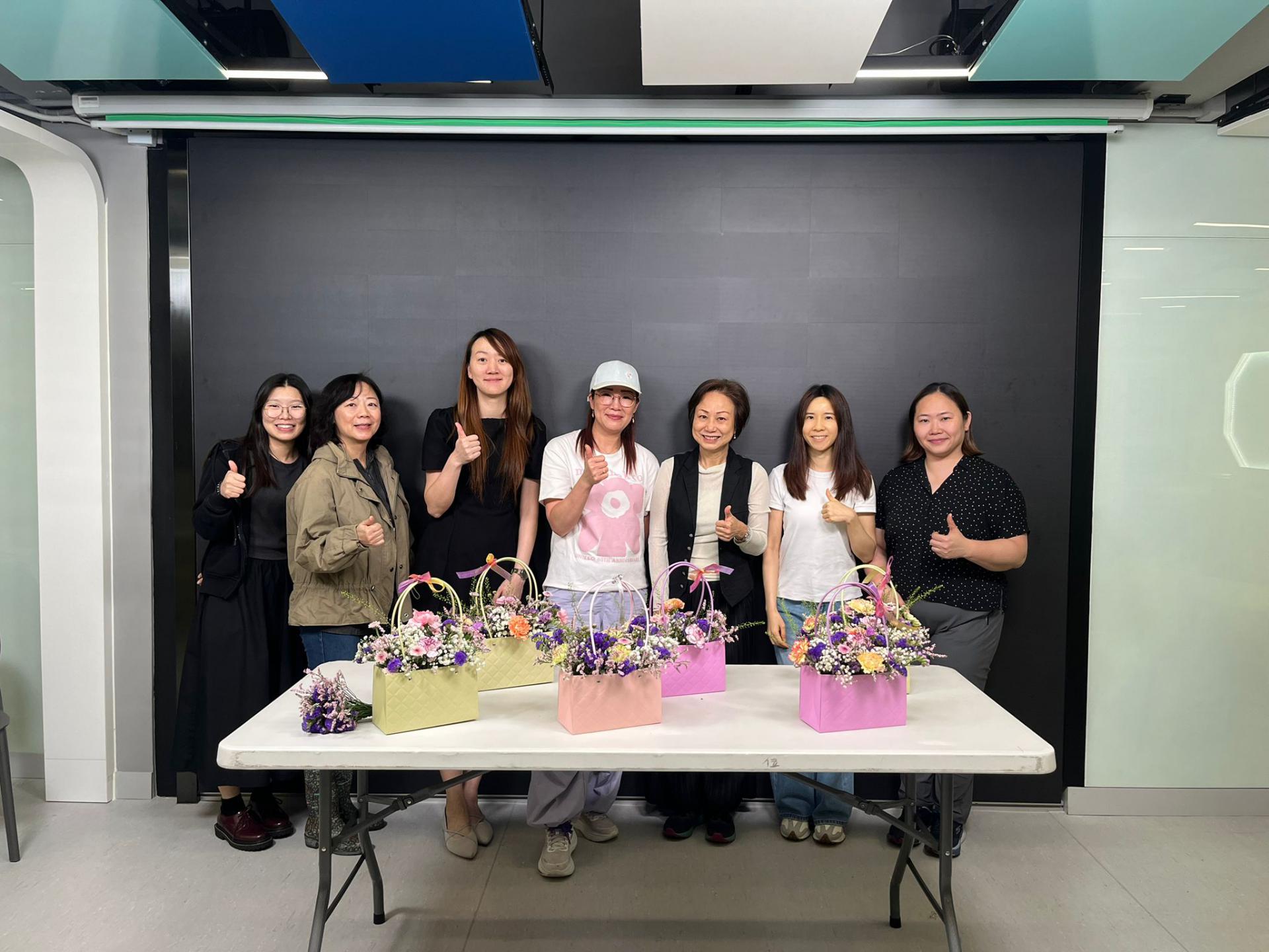 Mother's Day Flower Arrangement Workshop28 Mother's Day Flower Arrangement Workshop-28