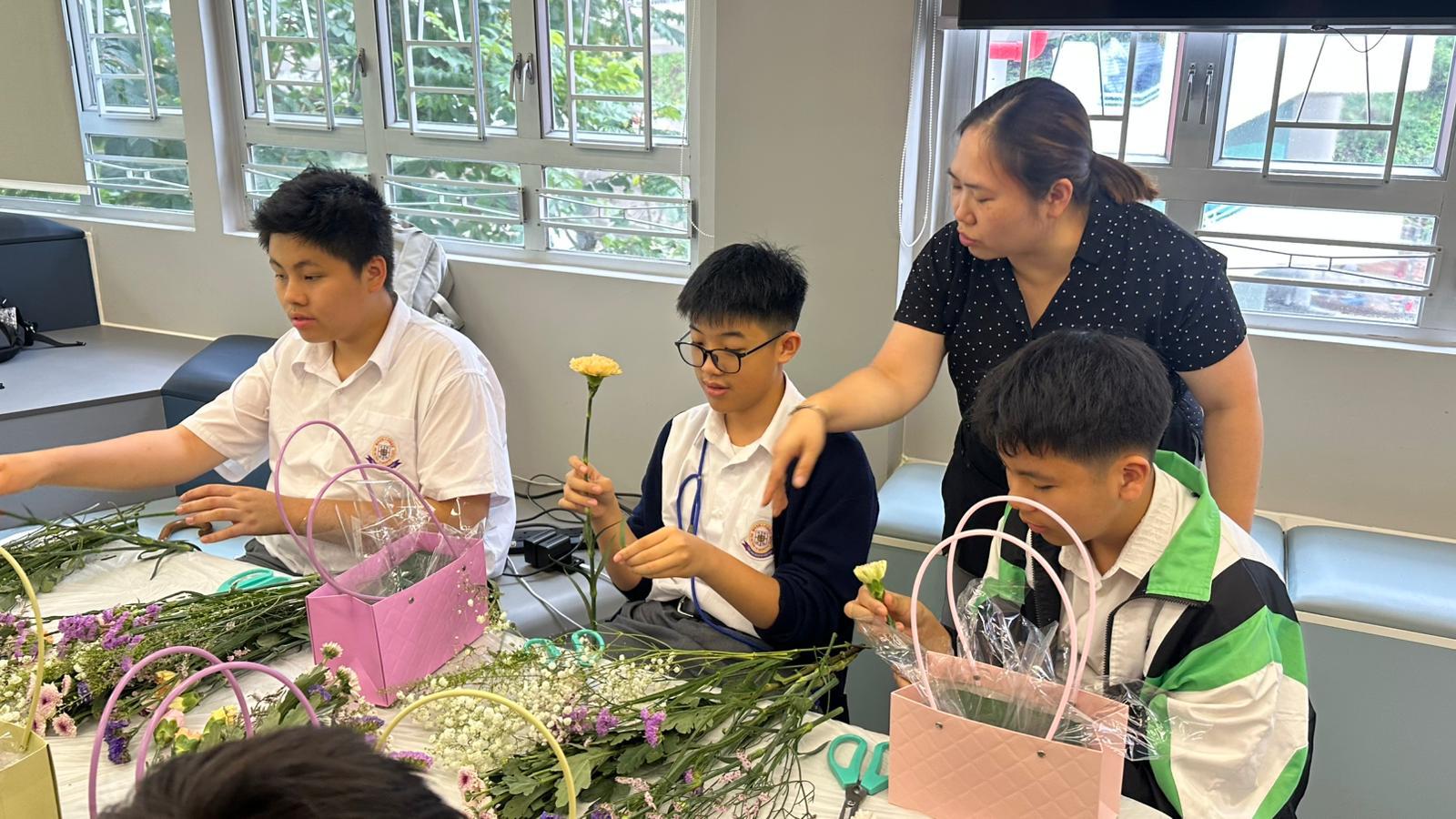Mother's Day Flower Arrangement Workshop48 Mother's Day Flower Arrangement Workshop-48