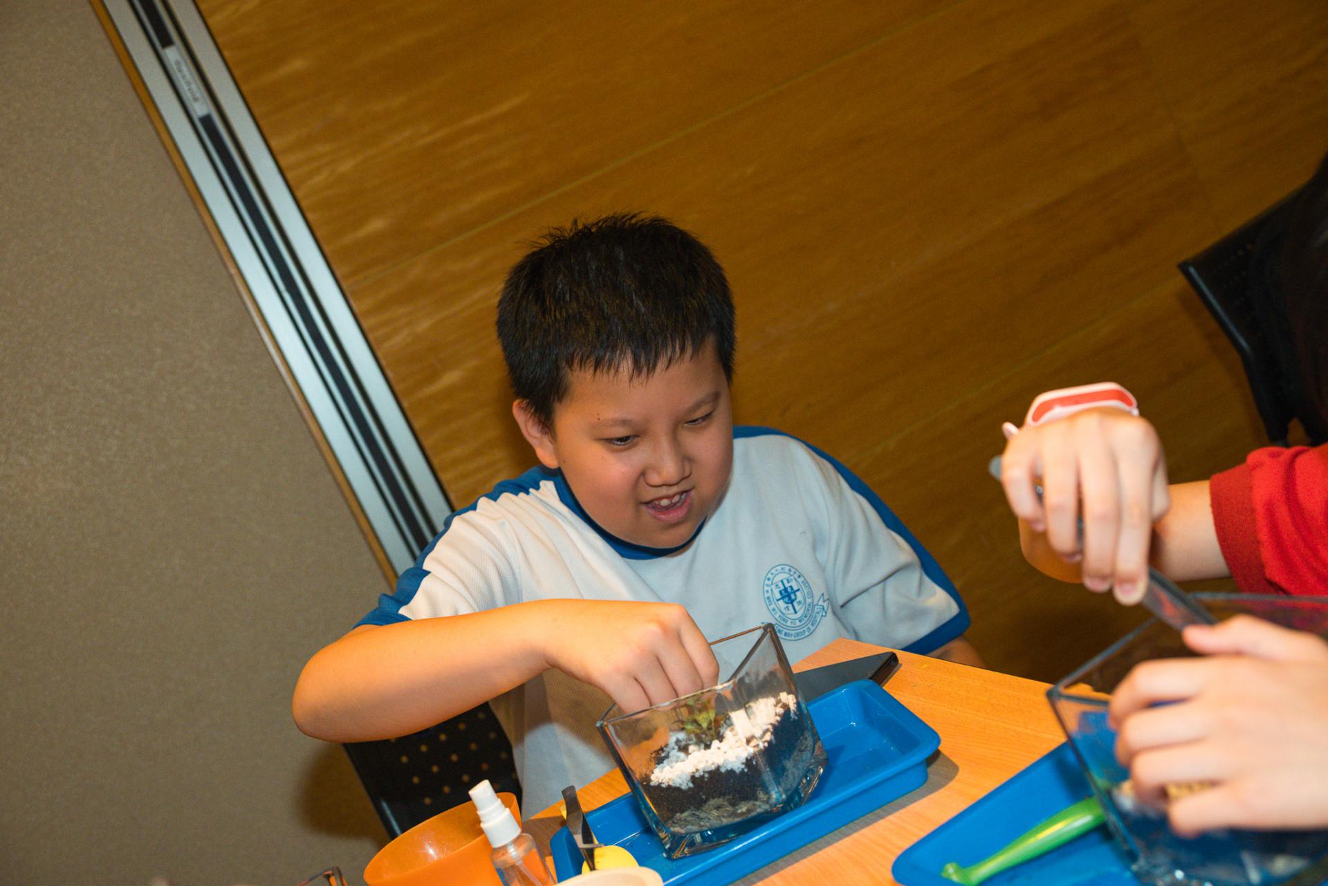 The Parent-Teacher Association of our school, in collaboration with the PTA of Shek Lei St. John's Catholic Primary School, organized a 'Micro-Ecosystem Glass Terrarium Workshop' at Noah's Ark, Ma Wan, and a visit to the '1868 Cultural and Arts District.'40 The Parent-Teacher Association of our school, in collaboration with the PTA of Shek Lei St. John's Catholic Primary School, organized a 'Micro-Ecosystem Glass Terrarium Workshop' at Noah's Ark, Ma Wan, and a visit to the '1868 Cultural and Arts District.'-40