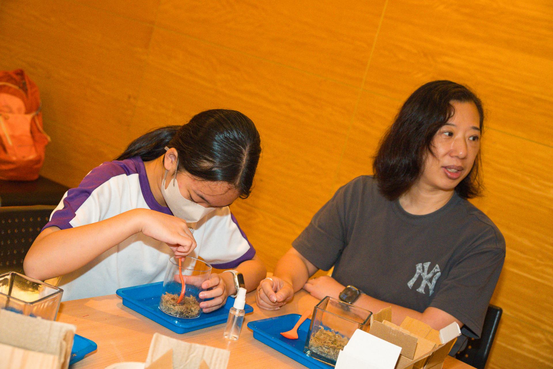 The Parent-Teacher Association of our school, in collaboration with the PTA of Shek Lei St. John's Catholic Primary School, organized a 'Micro-Ecosystem Glass Terrarium Workshop' at Noah's Ark, Ma Wan, and a visit to the '1868 Cultural and Arts District.'24 The Parent-Teacher Association of our school, in collaboration with the PTA of Shek Lei St. John's Catholic Primary School, organized a 'Micro-Ecosystem Glass Terrarium Workshop' at Noah's Ark, Ma Wan, and a visit to the '1868 Cultural and Arts District.'-24