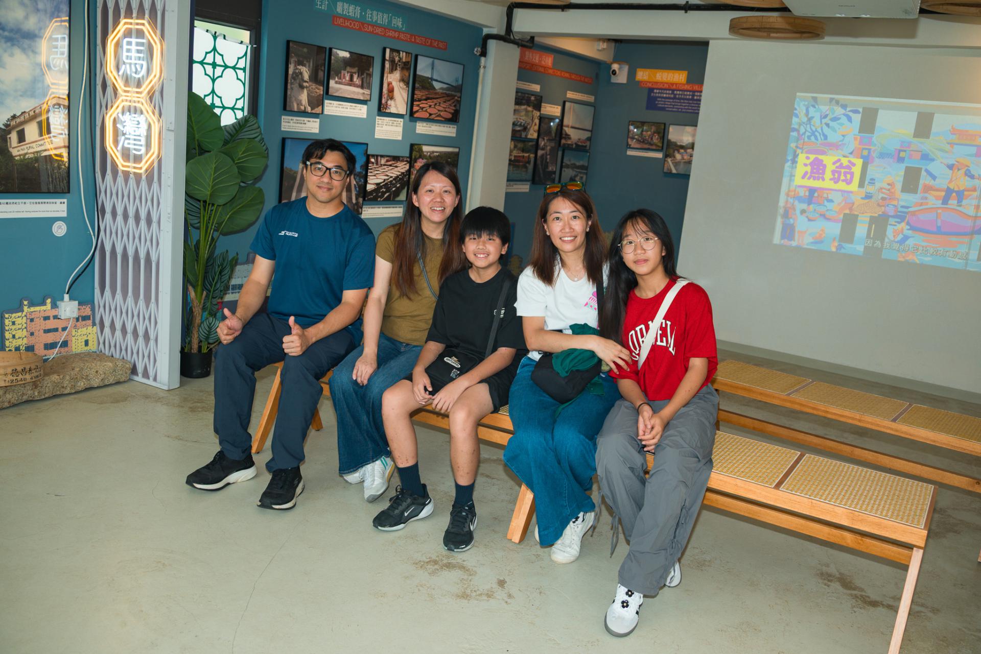 The Parent-Teacher Association of our school, in collaboration with the PTA of Shek Lei St. John's Catholic Primary School, organized a 'Micro-Ecosystem Glass Terrarium Workshop' at Noah's Ark, Ma Wan, and a visit to the '1868 Cultural and Arts District.'48 The Parent-Teacher Association of our school, in collaboration with the PTA of Shek Lei St. John's Catholic Primary School, organized a 'Micro-Ecosystem Glass Terrarium Workshop' at Noah's Ark, Ma Wan, and a visit to the '1868 Cultural and Arts District.'-48