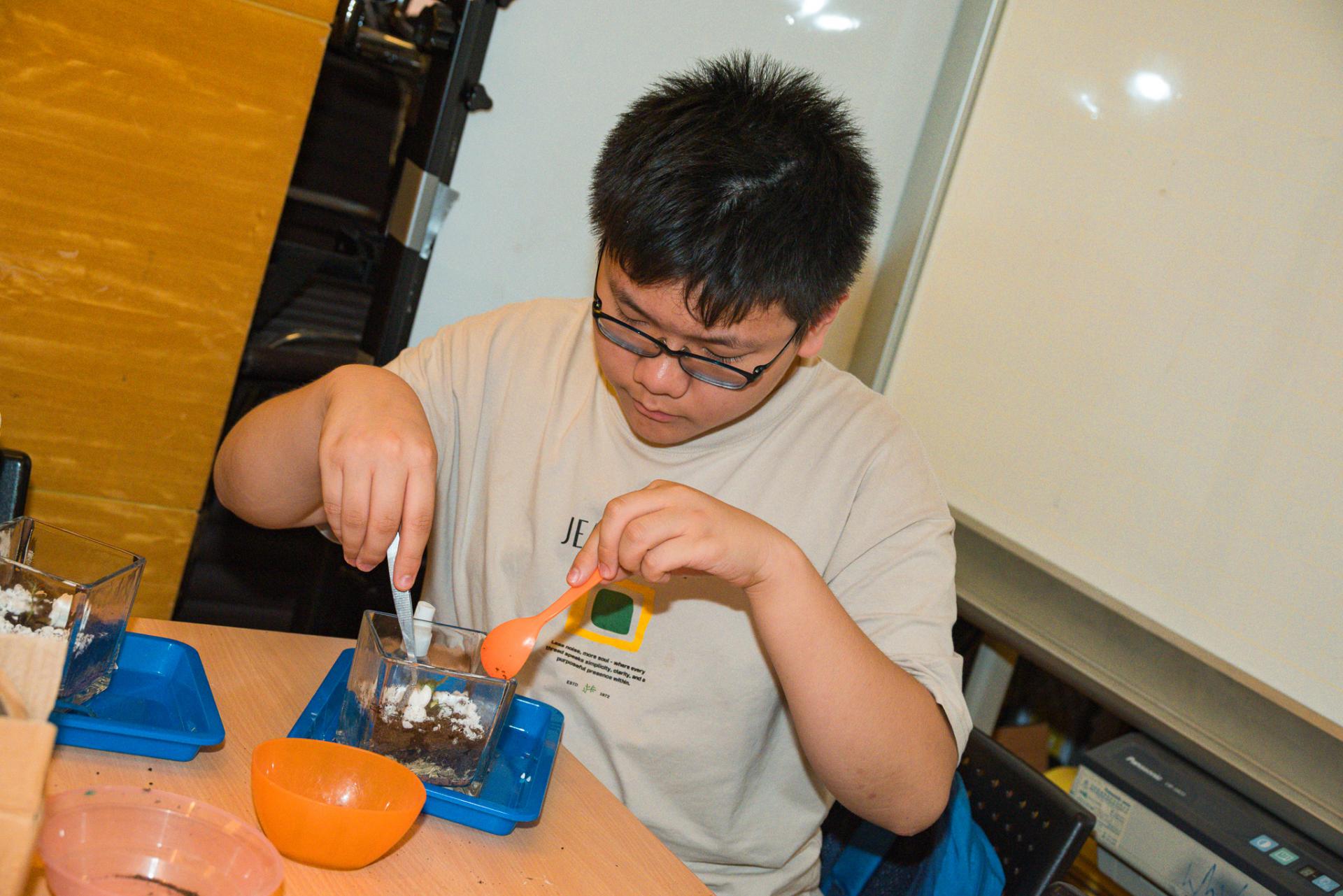 The Parent-Teacher Association of our school, in collaboration with the PTA of Shek Lei St. John's Catholic Primary School, organized a 'Micro-Ecosystem Glass Terrarium Workshop' at Noah's Ark, Ma Wan, and a visit to the '1868 Cultural and Arts District.'37 The Parent-Teacher Association of our school, in collaboration with the PTA of Shek Lei St. John's Catholic Primary School, organized a 'Micro-Ecosystem Glass Terrarium Workshop' at Noah's Ark, Ma Wan, and a visit to the '1868 Cultural and Arts District.'-37