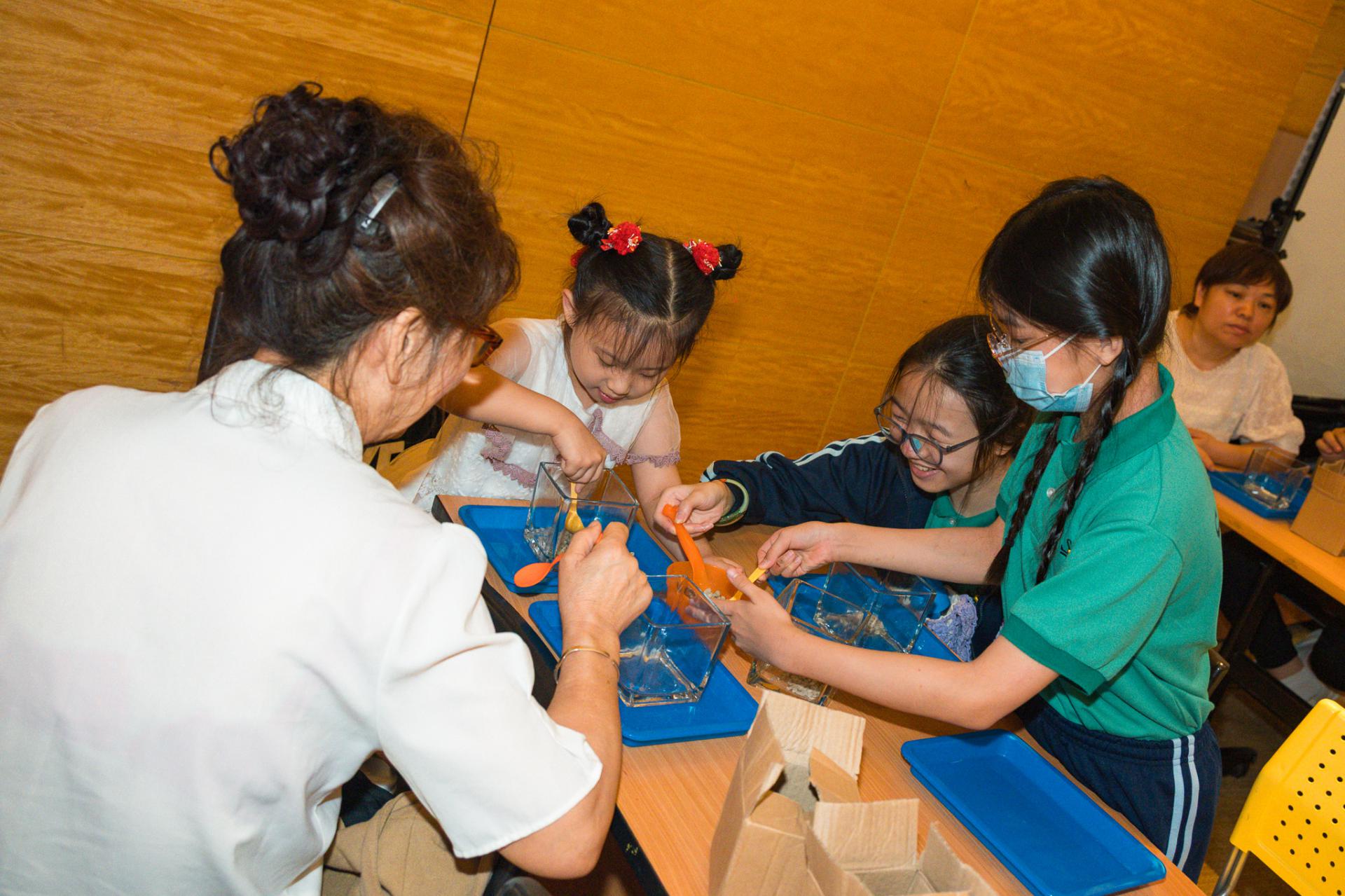 The Parent-Teacher Association of our school, in collaboration with the PTA of Shek Lei St. John's Catholic Primary School, organized a 'Micro-Ecosystem Glass Terrarium Workshop' at Noah's Ark, Ma Wan, and a visit to the '1868 Cultural and Arts District.'19 The Parent-Teacher Association of our school, in collaboration with the PTA of Shek Lei St. John's Catholic Primary School, organized a 'Micro-Ecosystem Glass Terrarium Workshop' at Noah's Ark, Ma Wan, and a visit to the '1868 Cultural and Arts District.'-19