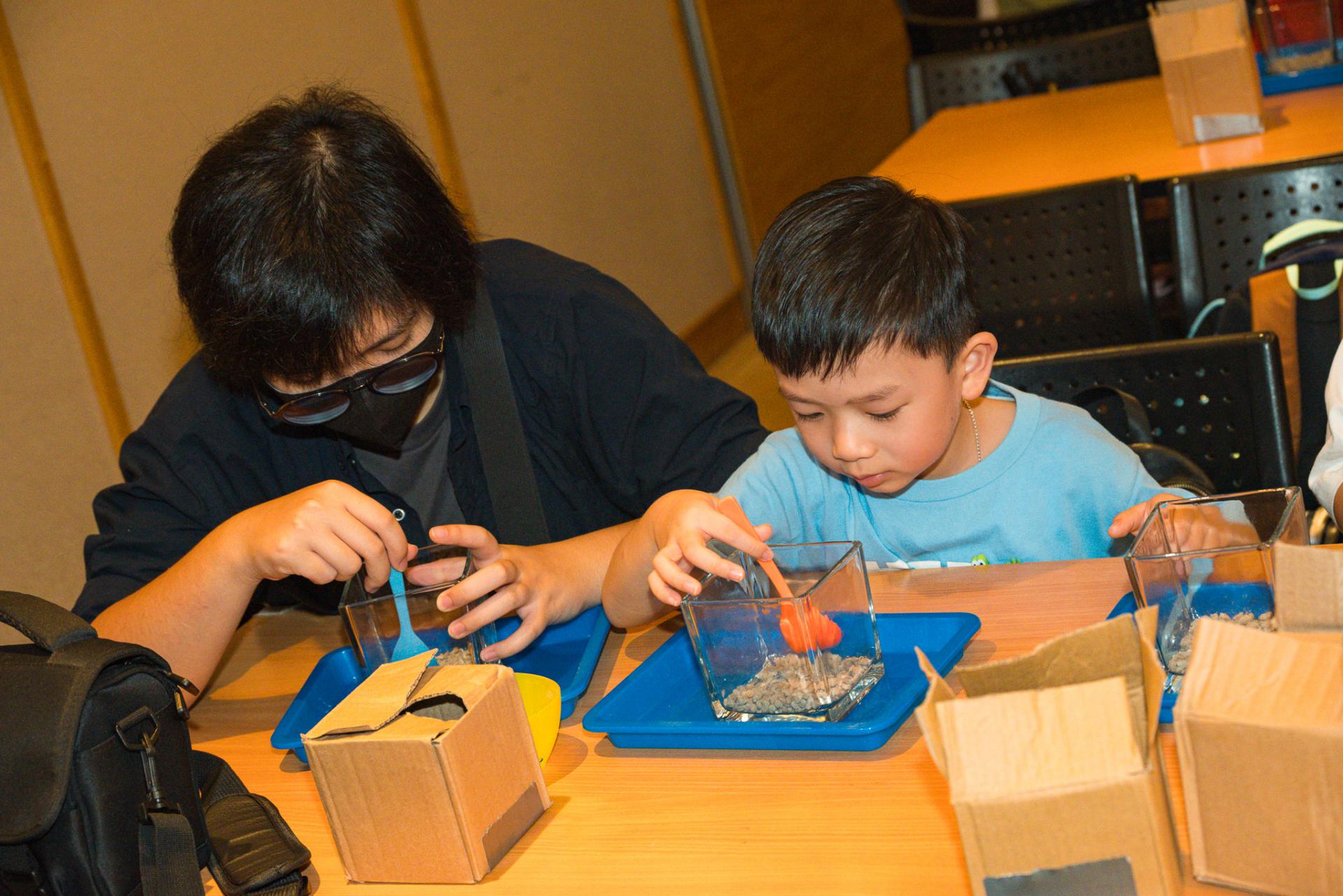 The Parent-Teacher Association of our school, in collaboration with the PTA of Shek Lei St. John's Catholic Primary School, organized a 'Micro-Ecosystem Glass Terrarium Workshop' at Noah's Ark, Ma Wan, and a visit to the '1868 Cultural and Arts District.'20 The Parent-Teacher Association of our school, in collaboration with the PTA of Shek Lei St. John's Catholic Primary School, organized a 'Micro-Ecosystem Glass Terrarium Workshop' at Noah's Ark, Ma Wan, and a visit to the '1868 Cultural and Arts District.'-20