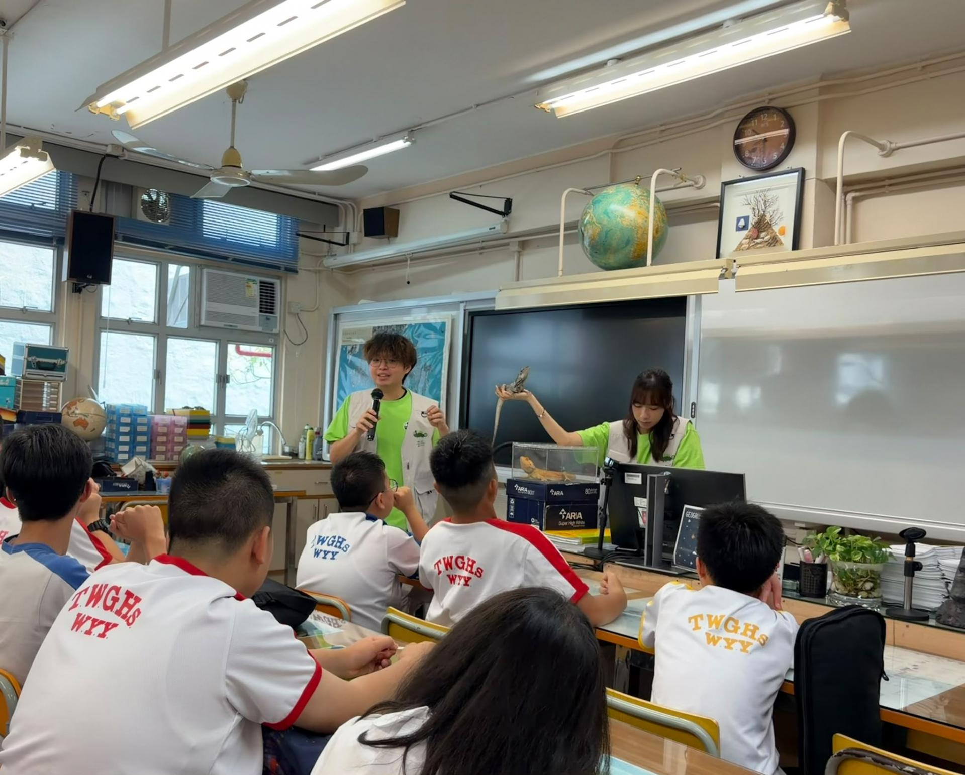 Geography Club: Mini ZOO Interactive Animal Workshop22 Geography Club: Mini ZOO Interactive Animal Workshop-22