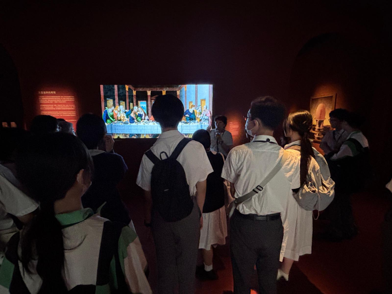 Visiting 'The Hong Kong Jockey Club Series: Encountering Mona Lisa — The Renaissance Reborn' Exhibition1 Visiting 'The Hong Kong Jockey Club Series: Encountering Mona Lisa — The Renaissance Reborn' Exhibition-1